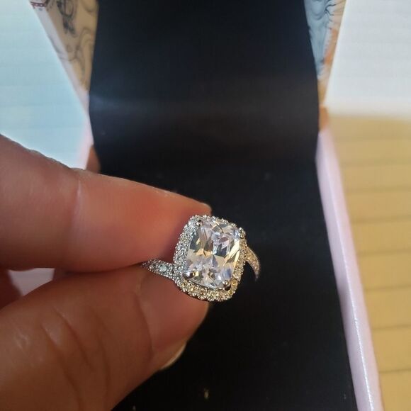 Emerald cut engagement ring - Picture 5 of 5